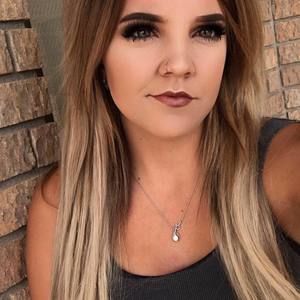 Meet your Posher, Corynne